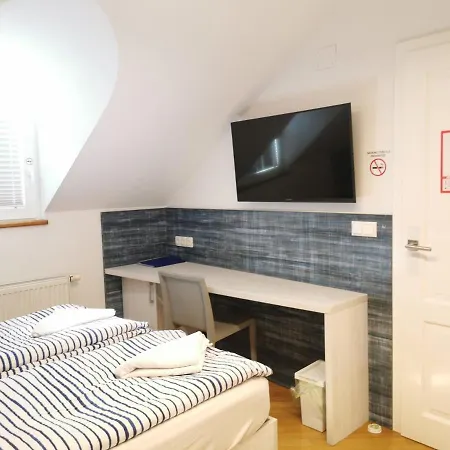 Hostel H2o *