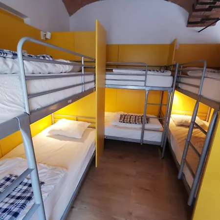 H2o Hostel *