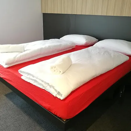 H2o Hostel *